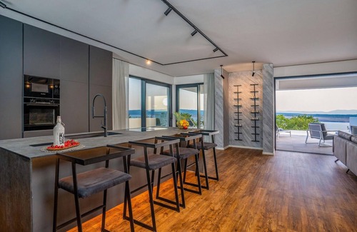 Jadranovo House | Spacious 4-Bedroom Retreat in Beautiful Jadranovo