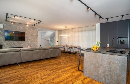 Jadranovo House | Spacious 4-Bedroom Retreat in Beautiful Jadranovo