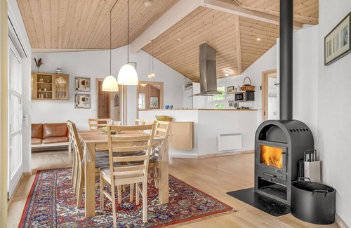 Bratten Strand House | Experience Bratten's Beauty at This Pet-Friendly Retreat