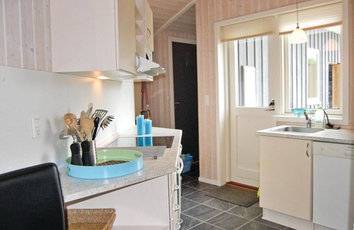 Pøt Strandby House | Cozy 3 Bedroom Retreat with Ocean View in Juelsminde