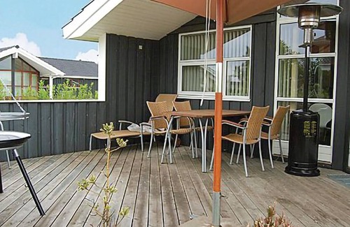 Pøt Strandby House | Cozy 3 Bedroom Retreat with Ocean View in Juelsminde