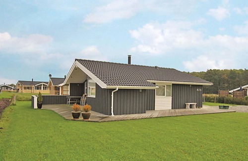 Pøt Strandby House | Cozy 3 Bedroom Retreat with Ocean View in Juelsminde