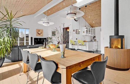 Juelsminde House | Spacious 4-Bedroom Retreat with Ocean Views in Juelsminde