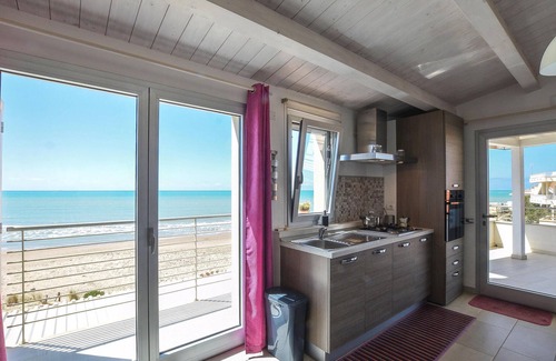 Casuzze House | Beachfront Vacation Apartment with Ocean Views and Spa
