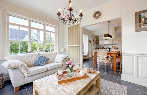 Heist House | Discover a Beautiful Beachside Vacation Home Retreat