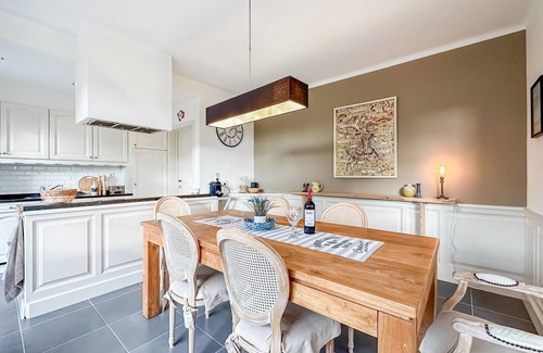 Heist House | Discover a Beautiful Beachside Vacation Home Retreat