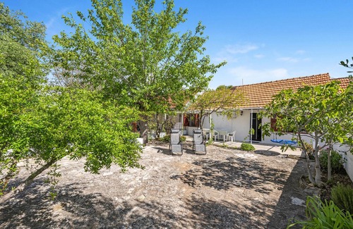 Sibenik House | Nice home in Konjevrate with kitchen