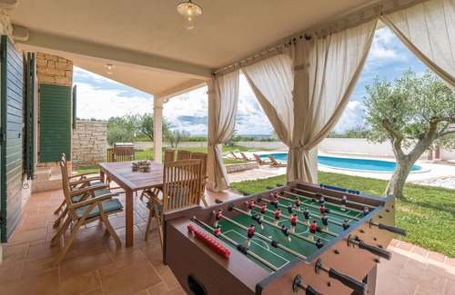Peruski House | Charming Stone House Retreat in Scenic Village of I