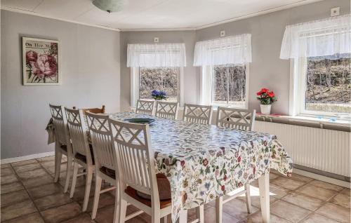 Kyrkesund House | Cozy Home in Lngekrr with Kitchen and Family-Friendly Amenities
