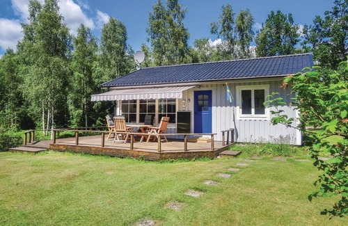 Simmarydsnas House | Relax by Lake Jällunden: Family-Friendly Home with Spa