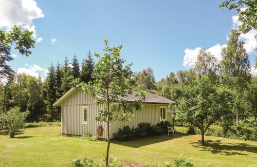 Simmarydsnas House | Relax by Lake Jällunden: Family-Friendly Home with Spa