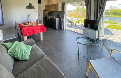 Lauwersoog House | Bright Vacation Home Steps from Meerkoets Beach Awaits
