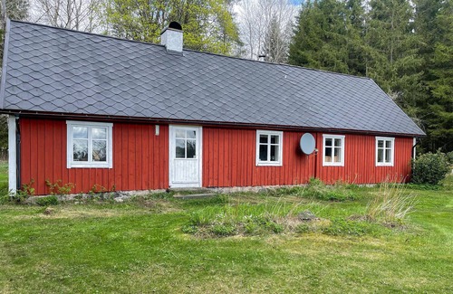 Ljunghult House | Cozy Småland House with Lake Views and Pet-Friendly Stay