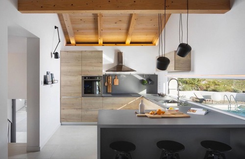 Lupoglav House | Tranquil Escape: 10/10 Rated Retreat with Pool & Spa