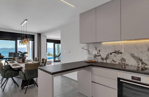 Pisak House | Idyllic Vacation Home with Oceanfront Views and Pool Access