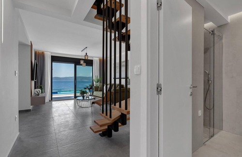 Pisak House | Idyllic Vacation Home with Oceanfront Views and Pool Access