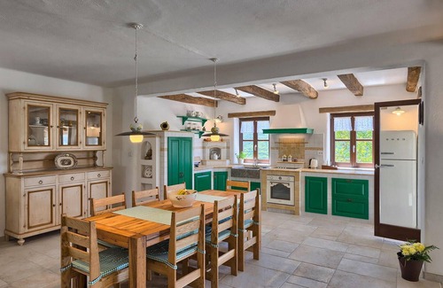 Bartolici House | Exquisite 4 Bedroom Retreat in Motovun with Pool & Spa