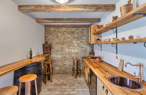 Bartolici House | Exquisite 4 Bedroom Retreat in Motovun with Pool & Spa