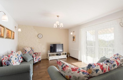 Neoric House | Inviting Home in Muc with Pool and Family-Friendly Amenities