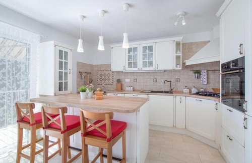 Neoric House | Inviting Home in Muc with Pool and Family-Friendly Amenities