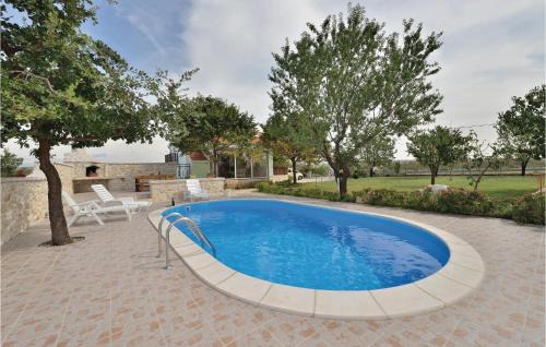Nadin House | Welcoming Home in Nadin with Pool and Hot Tub Access