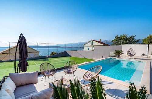 Novigrad House | Spacious 4-Bedroom Getaway in Novigrad with Pool & Spa
