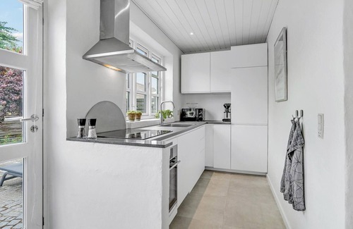 Hasmark Strand House | Cozy Beach Getaway Steps from the Sandy Shore