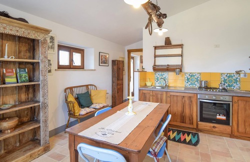 Loreto House | Cozy Holiday Home: Unwind with Spa and Family-Friendly Amenities