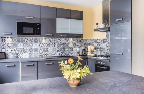 Plehedel House | Tranquil Stone Houses in a Garden Setting - Pet Friendly