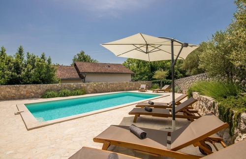 Polje House | 4-Bedroom Retreat in Polje with Private Pool & Ocean Views