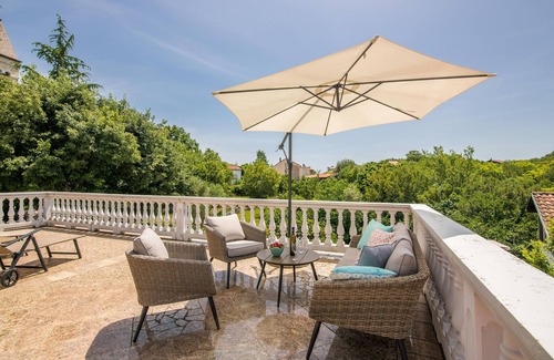 Polje House | 4-Bedroom Retreat in Polje with Private Pool & Ocean Views