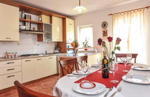 Prugovo House | Discover a Dreamy Vacation Home with Pool Near Split