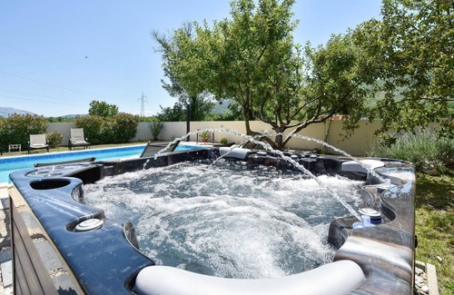 Prugovo House | Discover a Dreamy Vacation Home with Pool Near Split