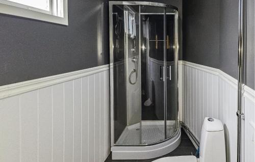 Rorvik House | Cozy Getaway in Rörvik with Free Wifi and Pet-Friendly Stays
