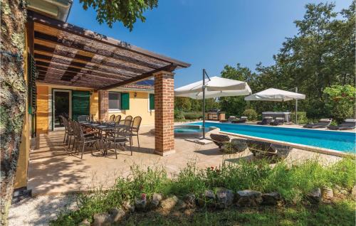 Rezanci House | Pet-Friendly Retreat in Rezanci with Pool and Hot Tub