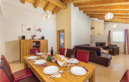 Rezanci House | Pet-Friendly Retreat in Rezanci with Pool and Hot Tub