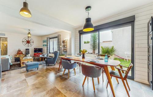 Royan House | Cozy Home in Royan with Wifi, Pet and Child Friendly