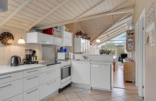 Spodsbjerg House | Spacious 4 Bedroom Oceanfront Retreat in Rudkøbing