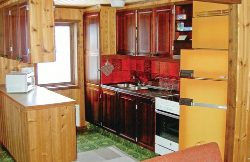 Sorsjon House | Comfortable 3-Bedroom Stay with Lake View in Sälen