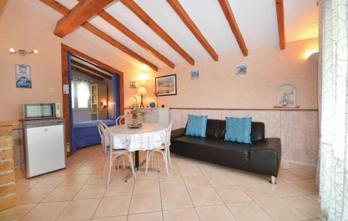 Sarrians House | Charming Family Retreat in Sarrians with Pool & Wifi