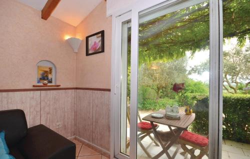 Sarrians House | Charming Family Retreat in Sarrians with Pool & Wifi