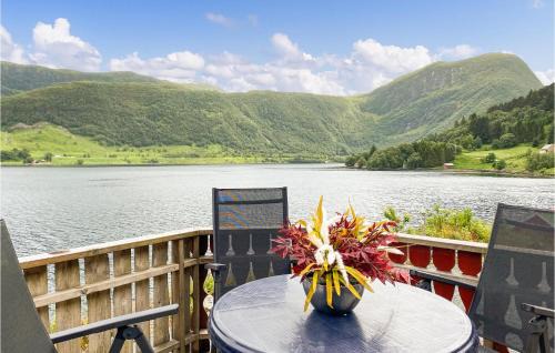 Selje House | Cozy Oceanfront Retreat in Selje with Free Wifi