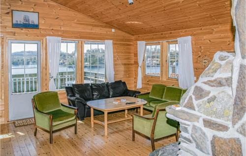 Sjernarøy House | Pet-Friendly 5 Bedroom Home in Sjernary for Families