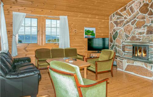 Sjernarøy House | Pet-Friendly 5 Bedroom Home in Sjernary for Families
