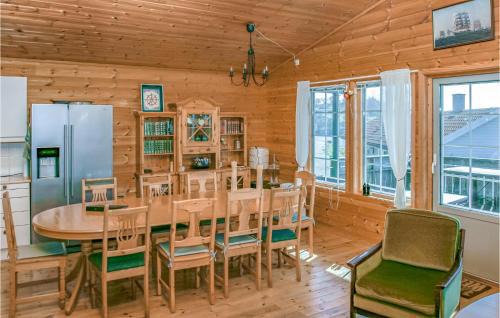 Sjernarøy House | Pet-Friendly 5 Bedroom Home in Sjernary for Families