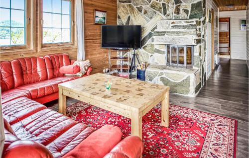 Finnoy House | Pet-Friendly Retreat in Sjernarøy with Free Wifi