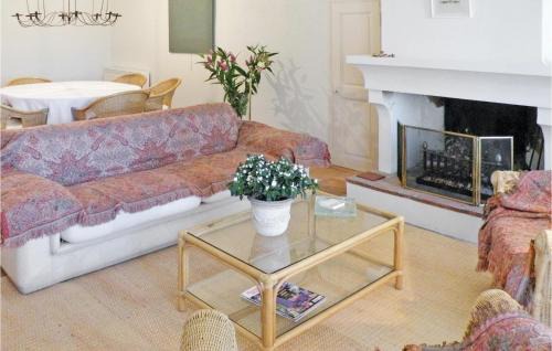 Saint-Didier House | Cozy Home in St Didier with Kitchen for Family Fun