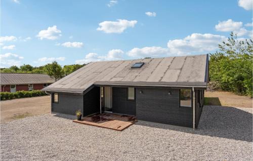 Skaven Strand House | Cozy Tarm Retreat with WiFi & Family-Friendly Amenities