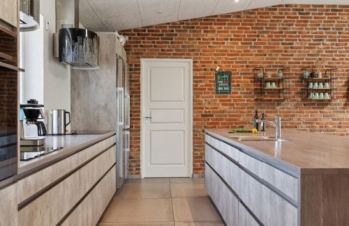 Thisted Municipality House | Spacious 8-Bedroom Accommodation with Private Pool in Thisted