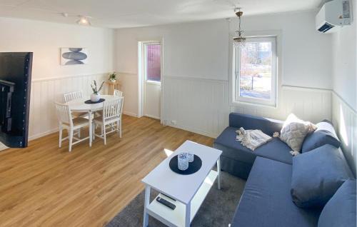 Tived House | Tranquil Lake View Home in Tived - Pet Friendly Retreat
